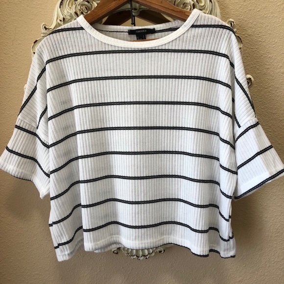 {Hollister} BACK TO SCHOOL Distressed black jeans (free top) - Picture 6 of 8